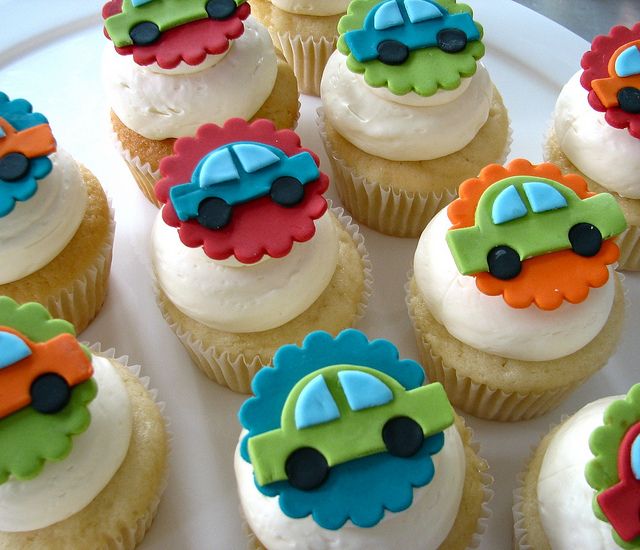 Cupcake car cake design 