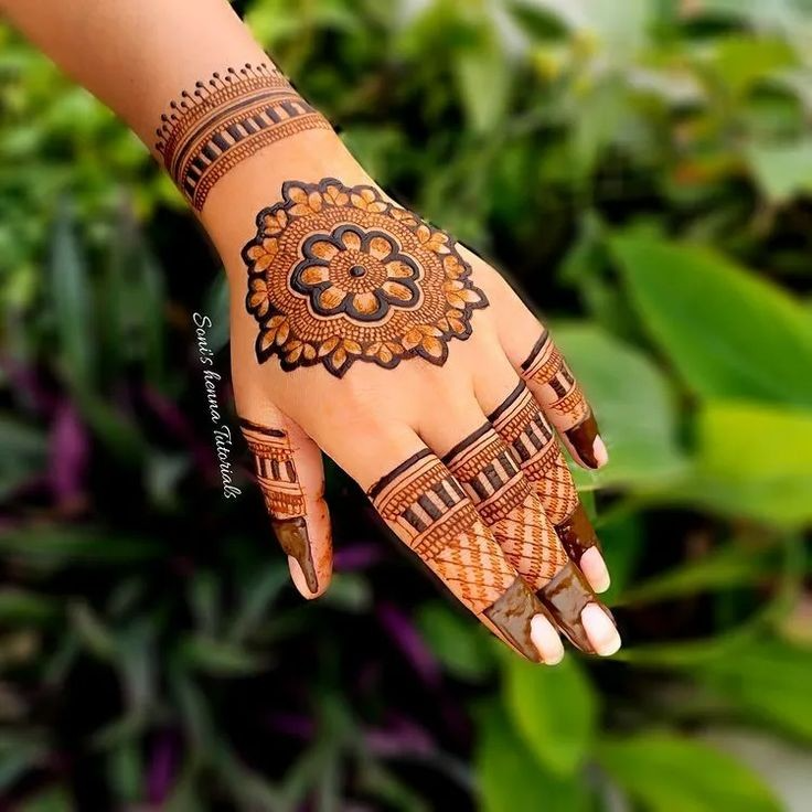Back Hand mehendi design