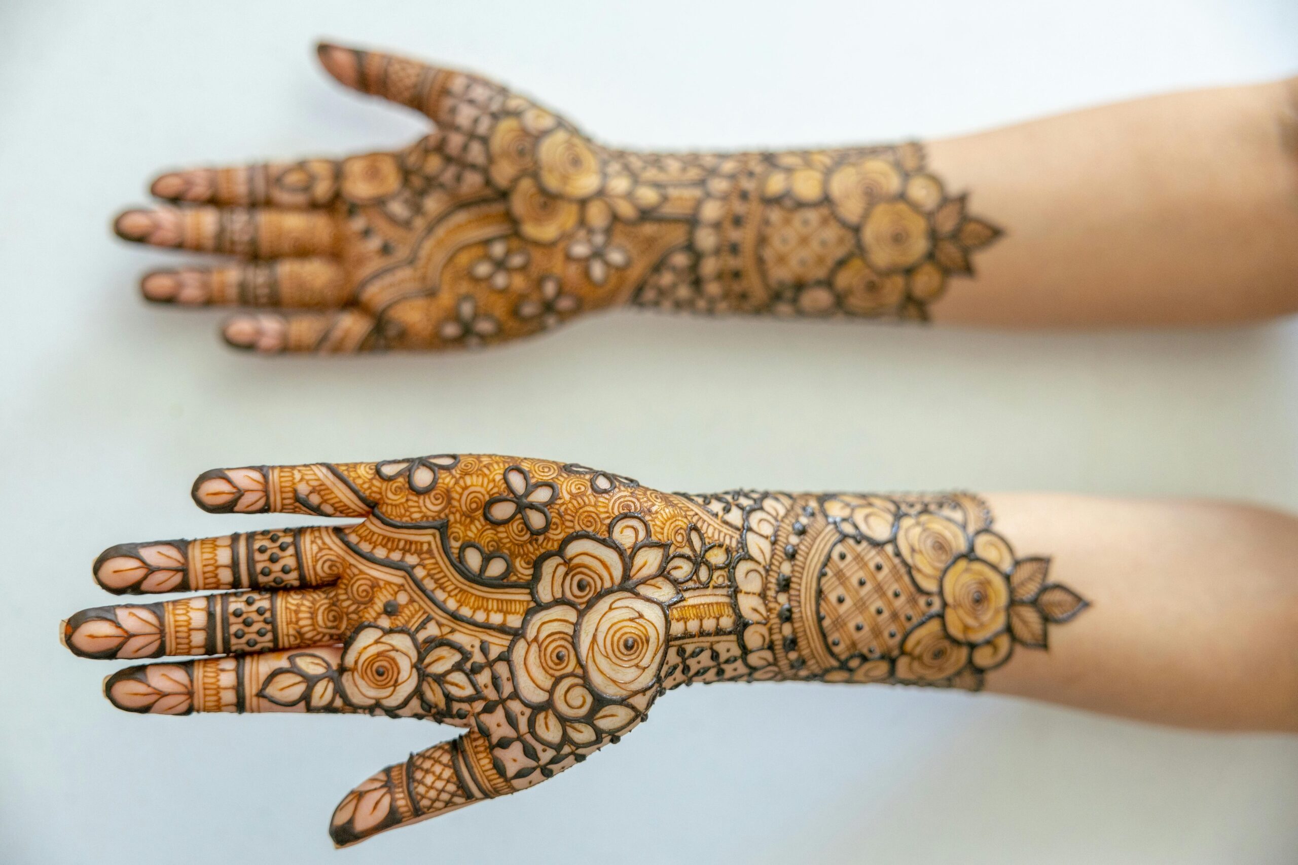 front hand mehendi design