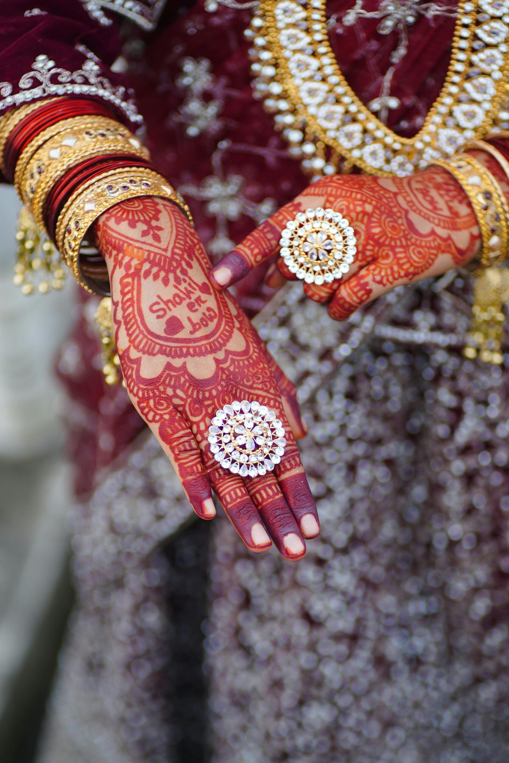 back hand mehendi design