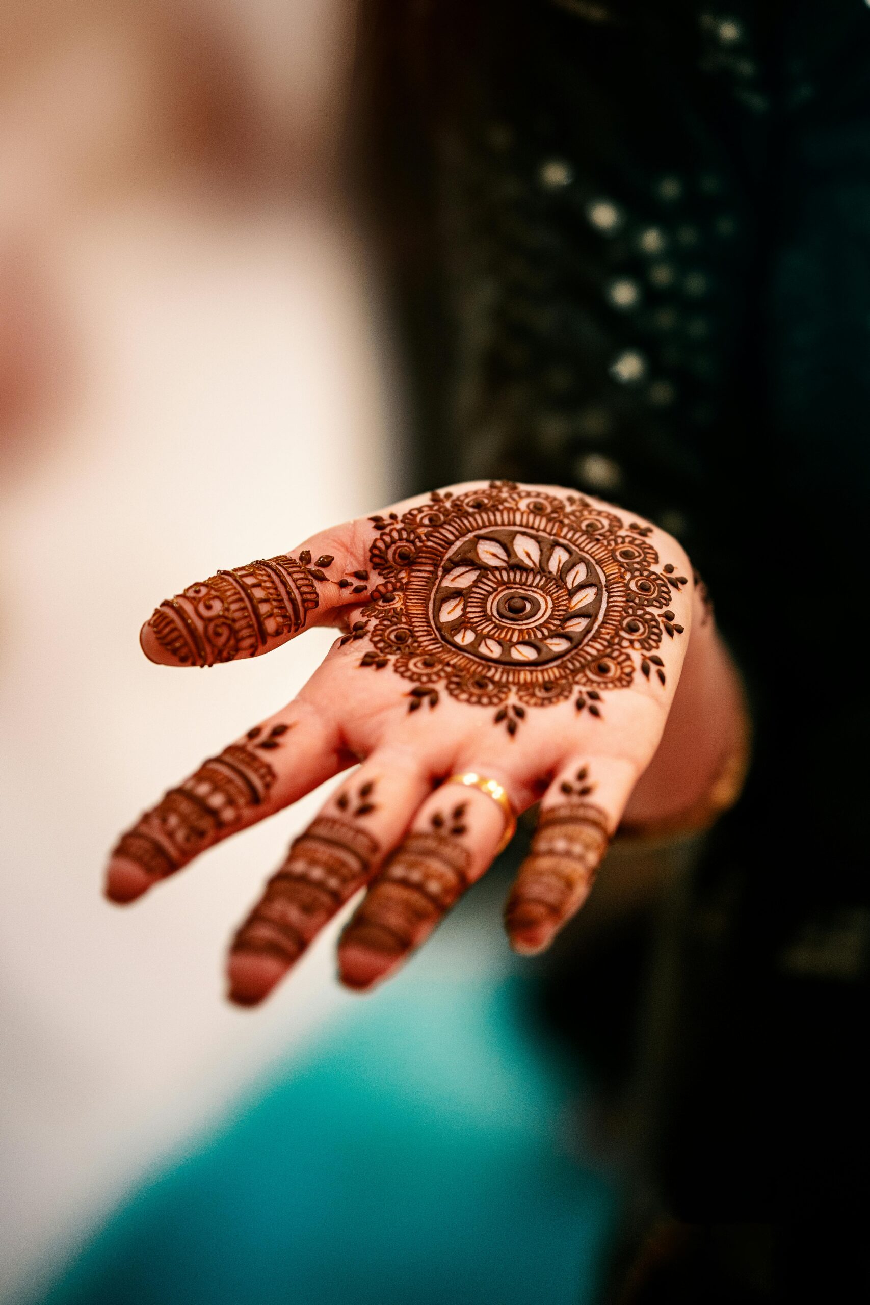 front hand mehendi design