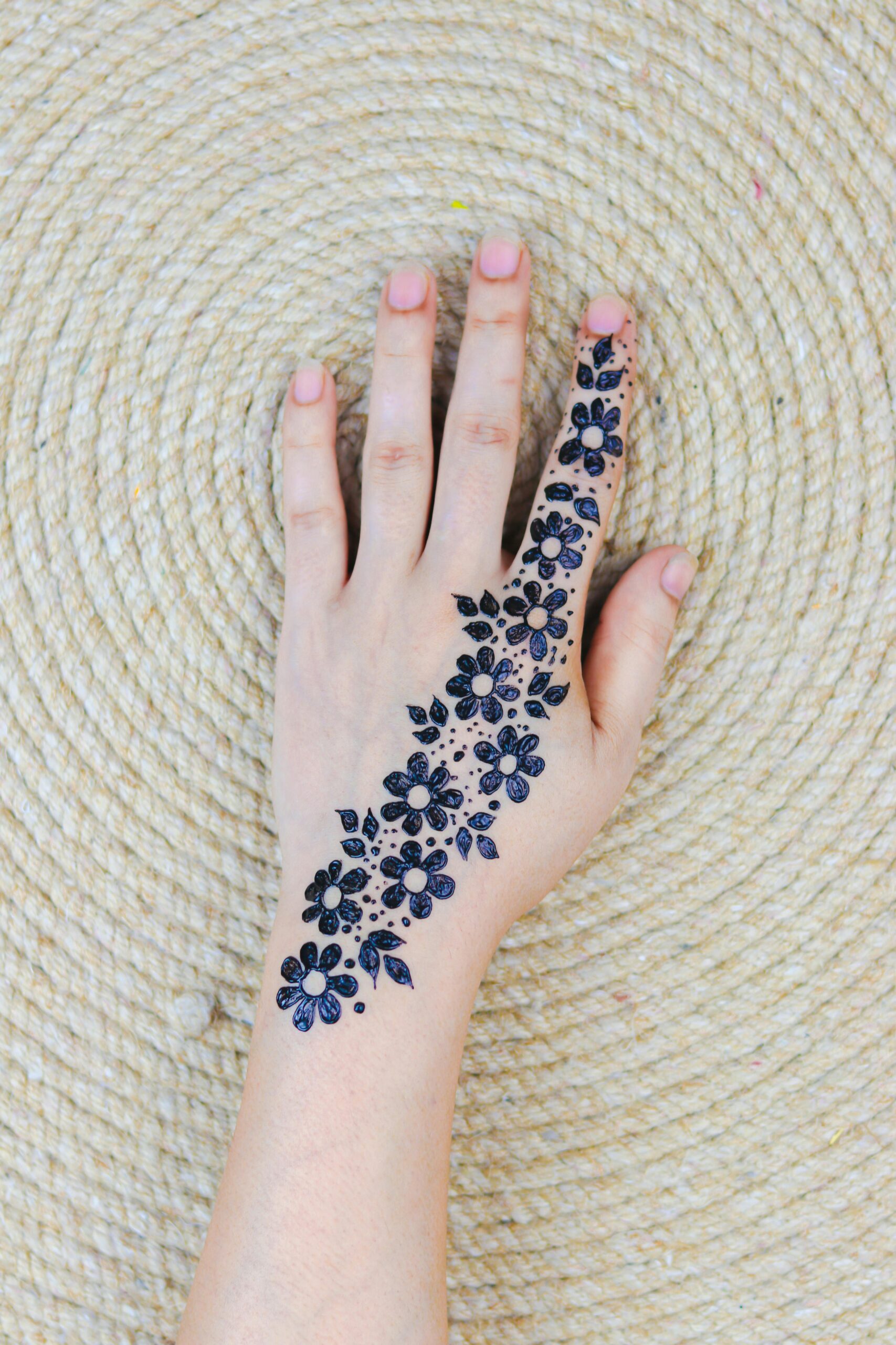 back hand mehendi design
