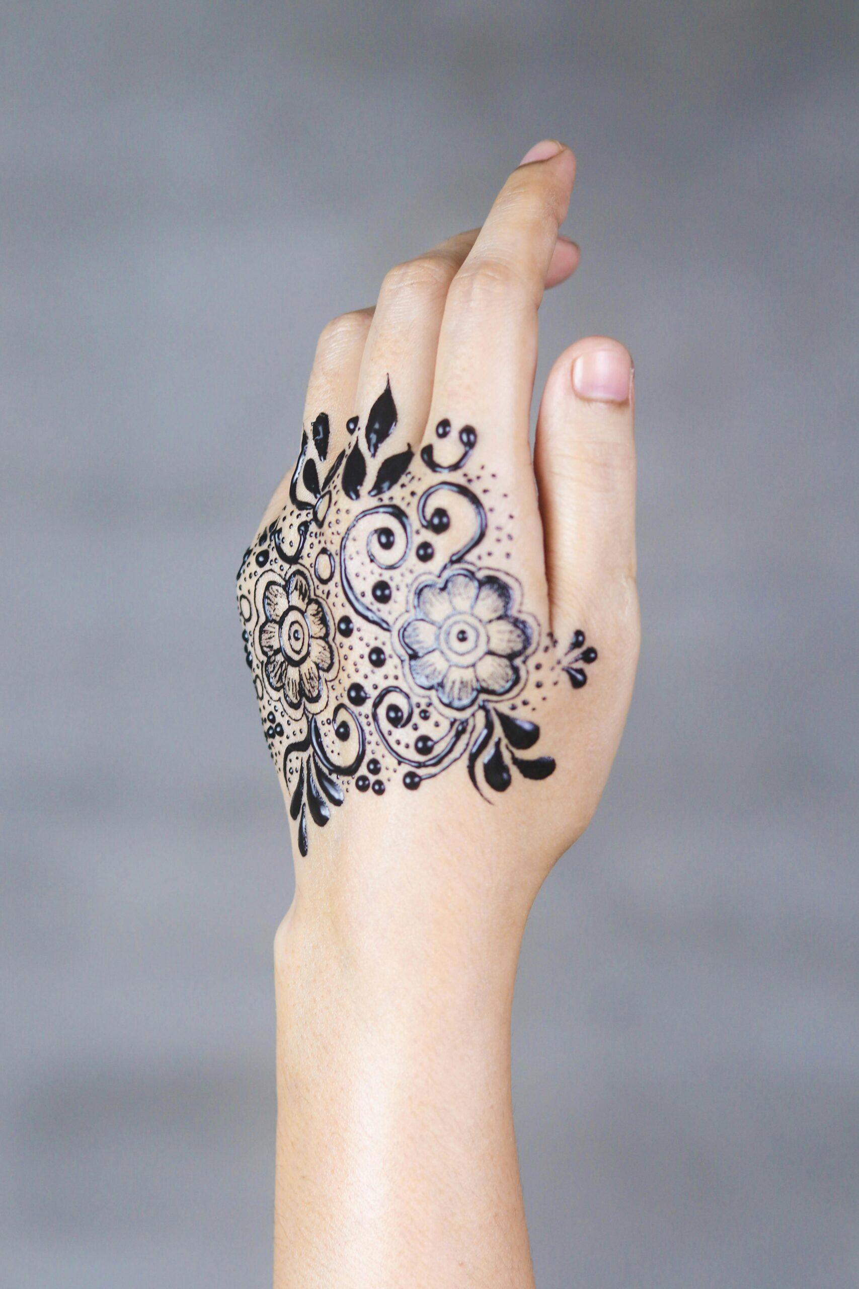 back hand mehendi design