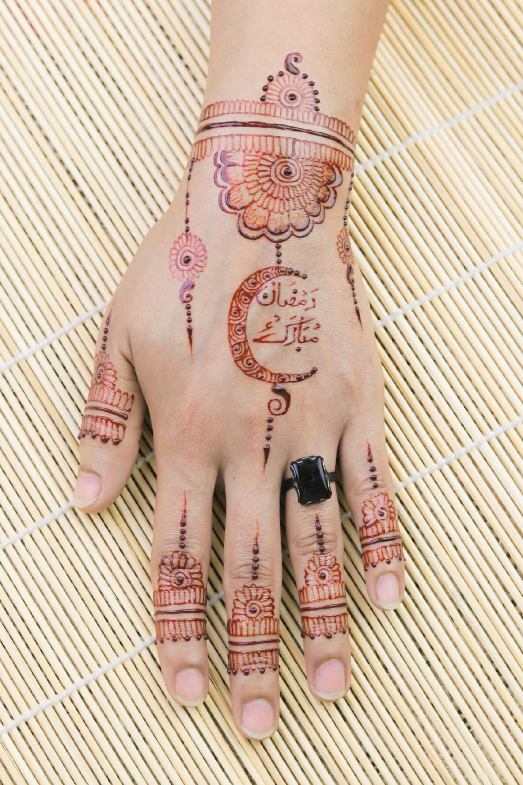 back hand mehendi design