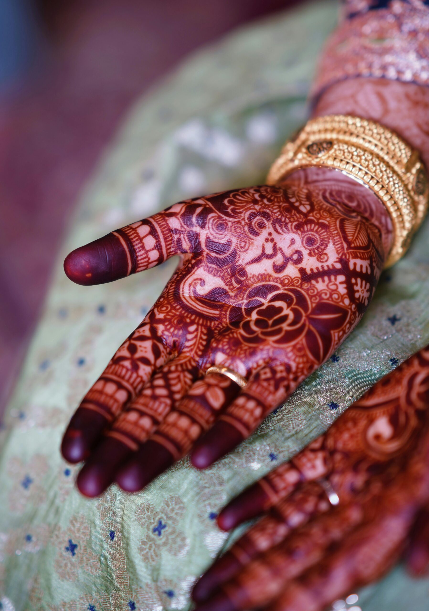 front hand mehendi design